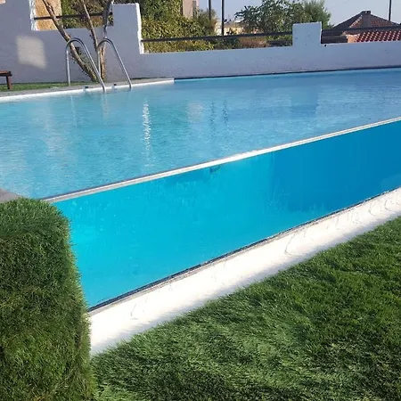 Aliki's By An Infinity Pool Apartment