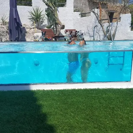 Aliki's By An Infinity Pool *