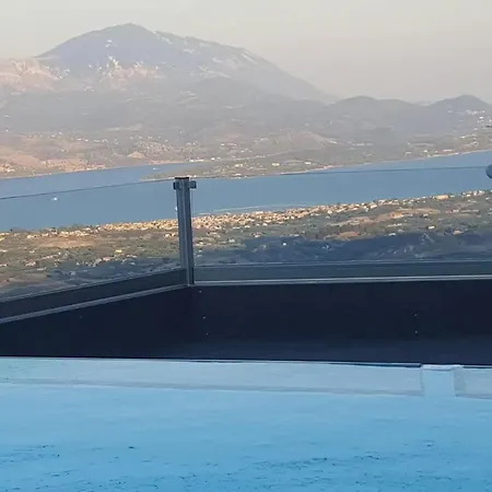 Aliki's By An Infinity Pool Apartment Lixouri