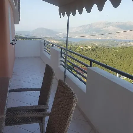 Aliki's By An Infinity Pool *